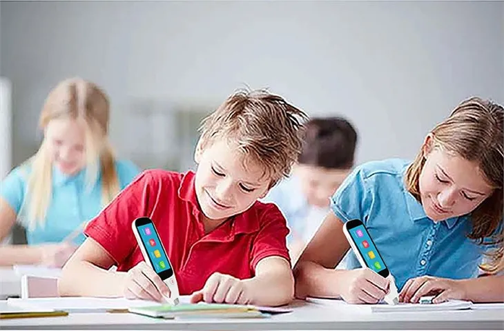 Crianças Crianças Estudantes Máquina de Aprendizagem Eletrônica